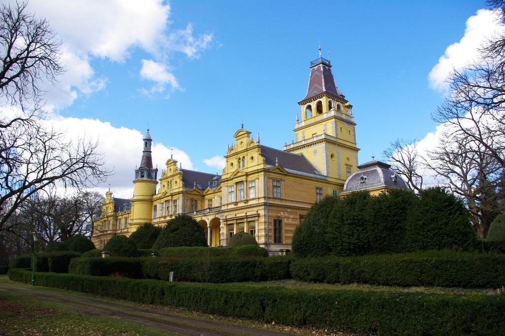 Deutsches Haus Hotel Szabadkígyós Eksteriør billede